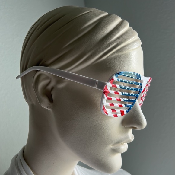 🥂 Host Pick 🥂 Fun Party Patriotic Plastic Vented Shades - Picture 2 of 6